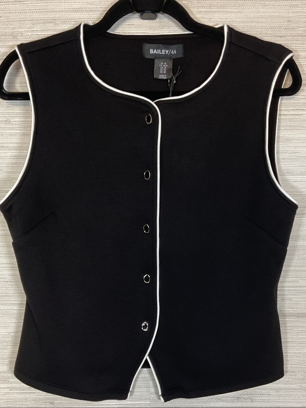 Bailey44 Knit Super Soft Sleeveless Black Top White Trim Awesome Buttons Med NWT